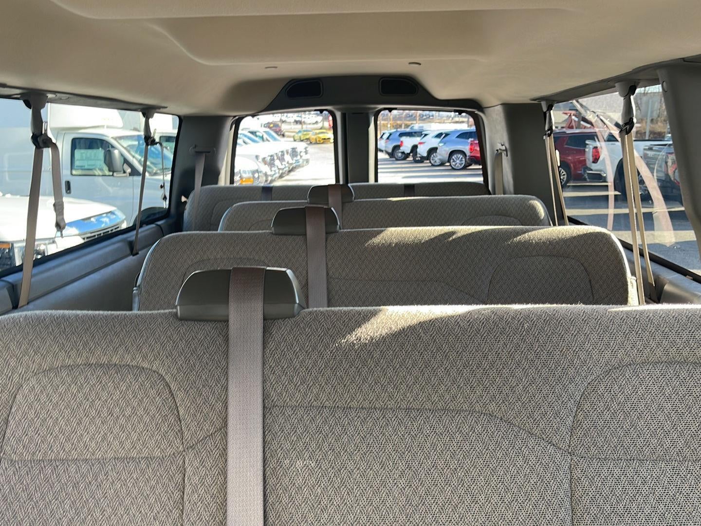 2025 Chevrolet Express Passenger 3500 1LT