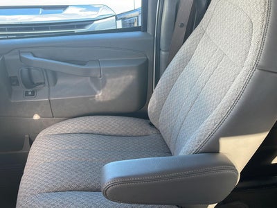 2025 Chevrolet Express Passenger 3500 1LT