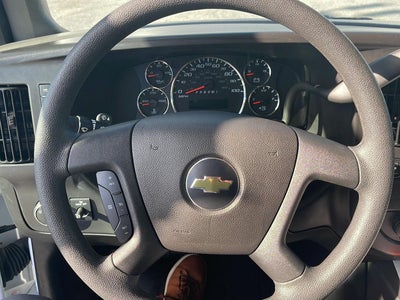 2025 Chevrolet Express Passenger 3500 1LT