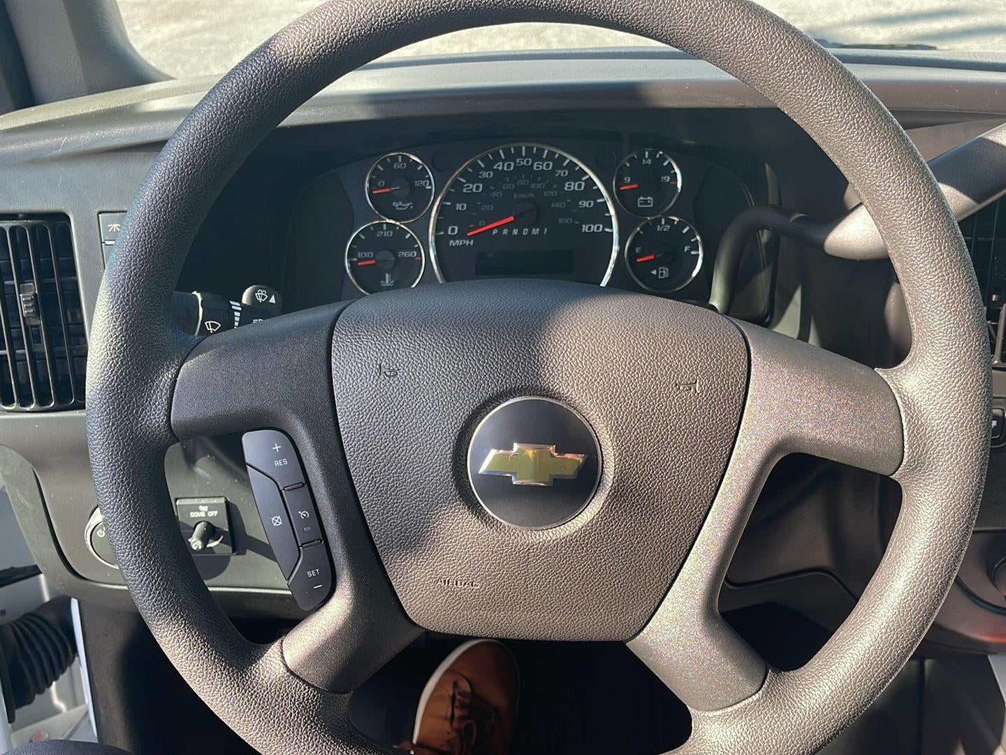 2025 Chevrolet Express Passenger 3500 1LT