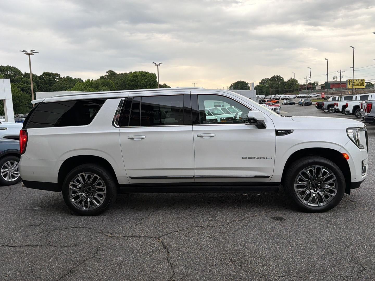 2023 GMC Yukon XL Denali Ultimate