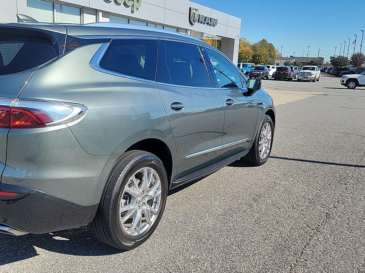 2023 Buick Enclave Essence