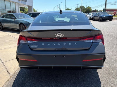 2025 Hyundai Elantra SEL Sport