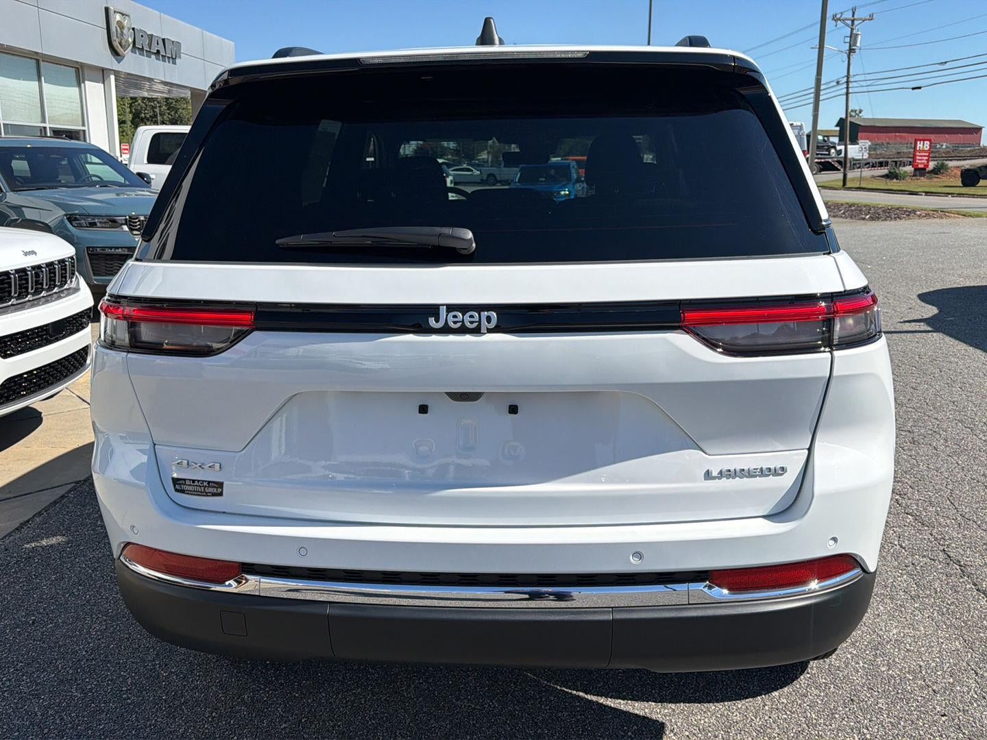 2027 Jeep Grand Cherokee GRAND CHEROKEE LAREDO X 4X4