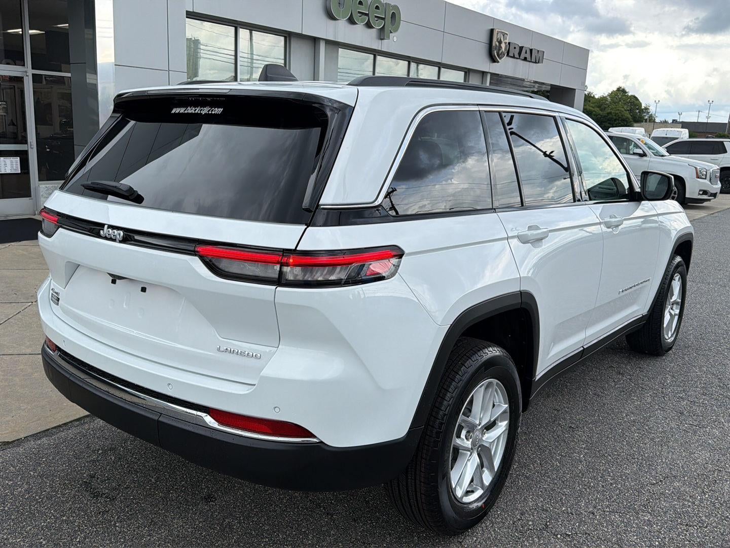 2026 Jeep Grand Cherokee GRAND CHEROKEE LAREDO X 4X4