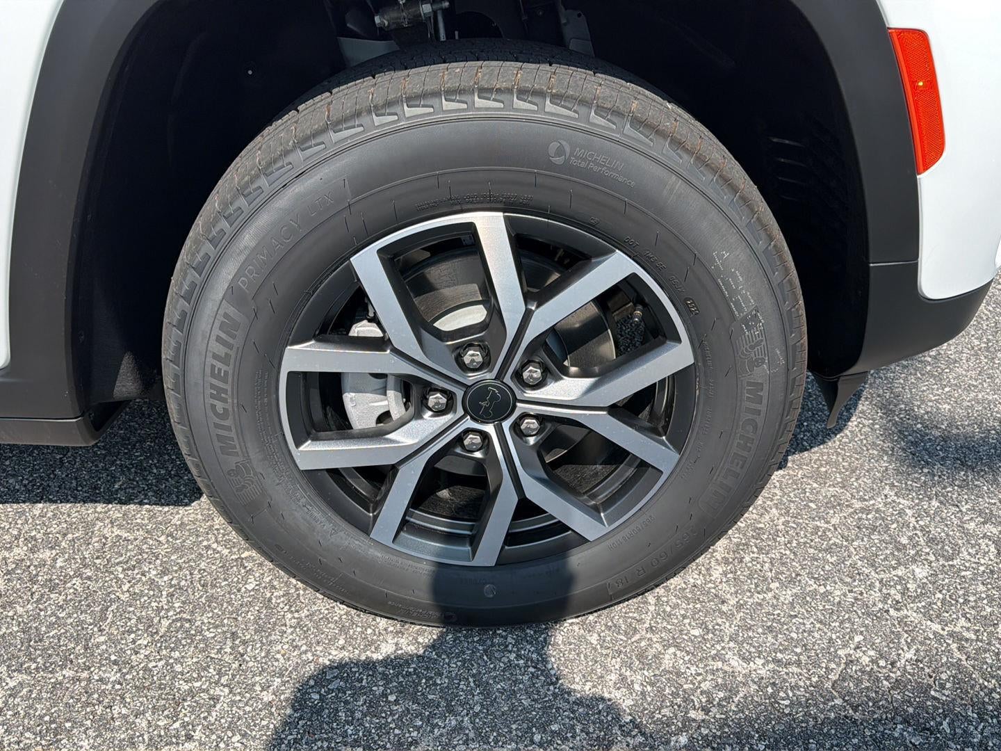 2027 Jeep Grand Cherokee GRAND CHEROKEE LAREDO X 4X4