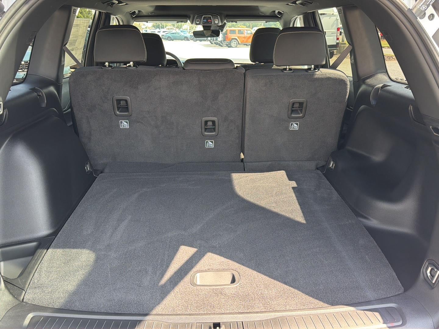 2027 Jeep Grand Cherokee GRAND CHEROKEE LAREDO X 4X4