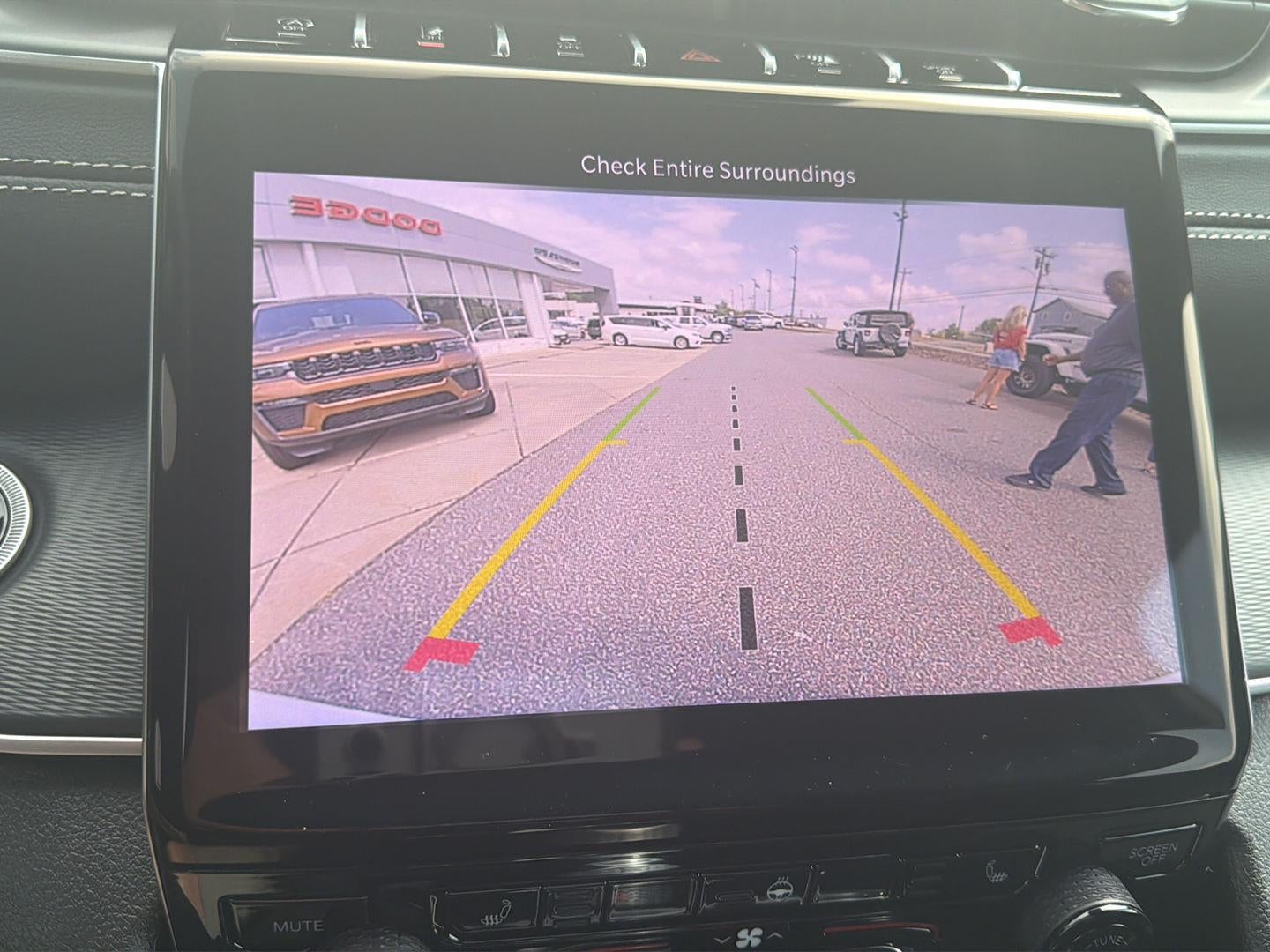 2027 Jeep Grand Cherokee GRAND CHEROKEE LAREDO X 4X4