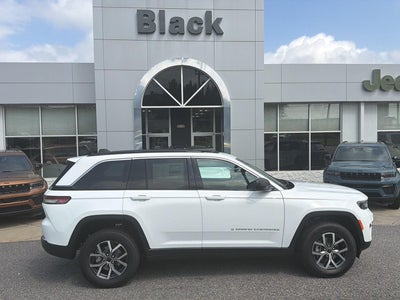2027 Jeep Grand Cherokee GRAND CHEROKEE LAREDO X 4X4