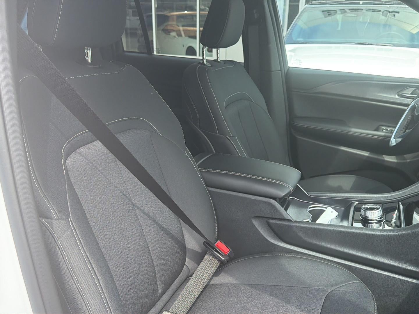2027 Jeep Grand Cherokee GRAND CHEROKEE LAREDO X 4X4
