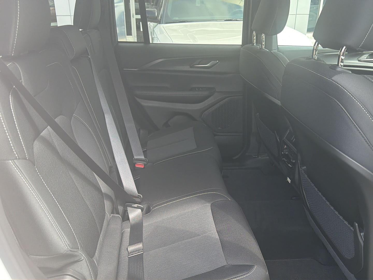 2027 Jeep Grand Cherokee GRAND CHEROKEE LAREDO X 4X4