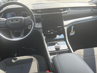 2027 Jeep Grand Cherokee GRAND CHEROKEE LAREDO X 4X4
