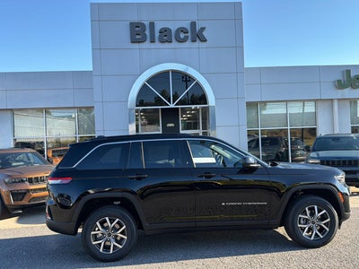 2027 Jeep Grand Cherokee GRAND CHEROKEE LAREDO X 4X4