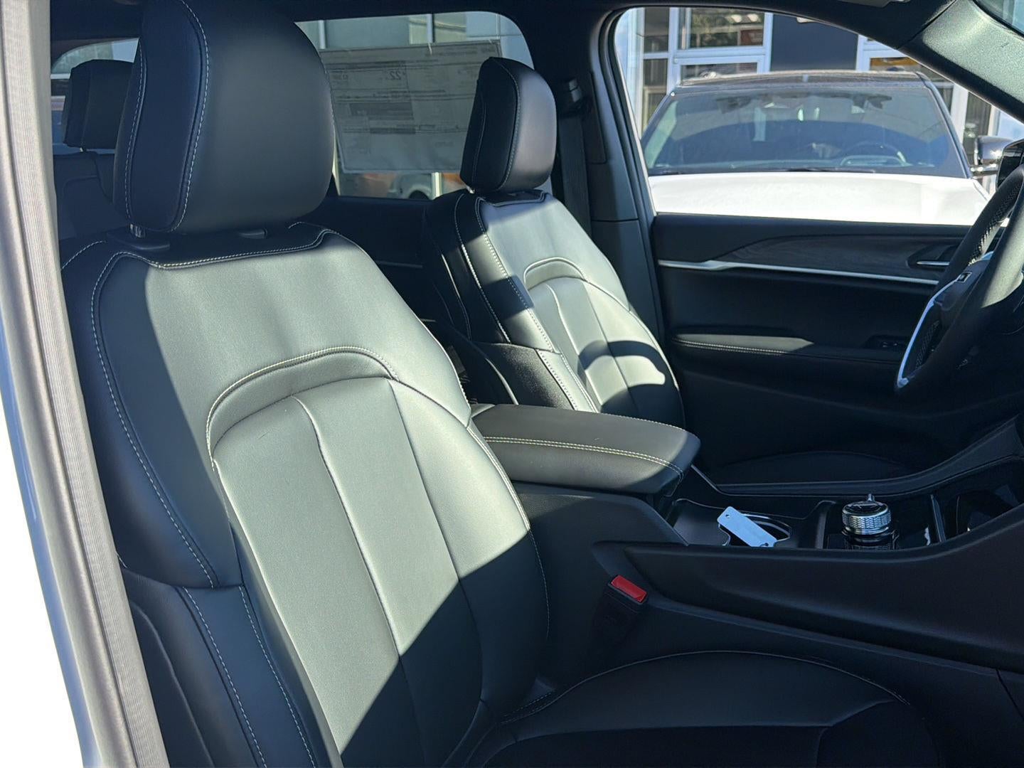 2027 Jeep Grand Cherokee GRAND CHEROKEE LIMITED 4X4