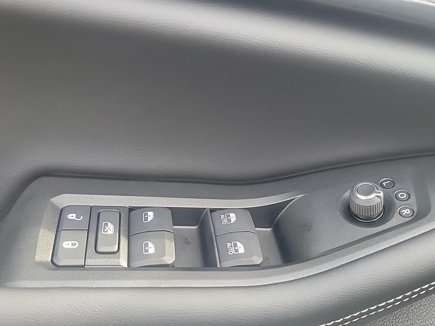 2025 Jeep Grand Cherokee GRAND CHEROKEE L LAREDO X 4X4