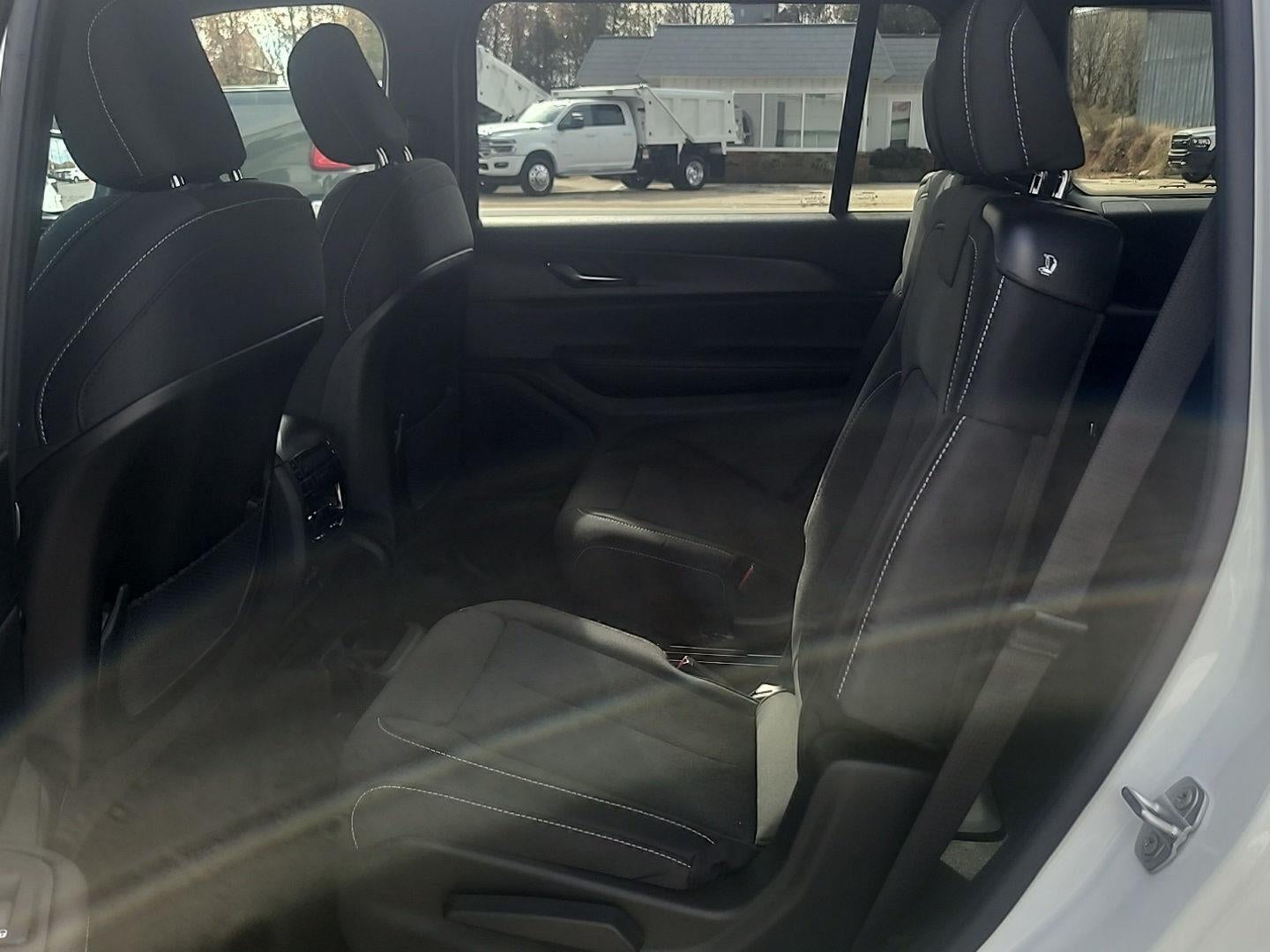 2025 Jeep Grand Cherokee GRAND CHEROKEE L LAREDO X 4X4