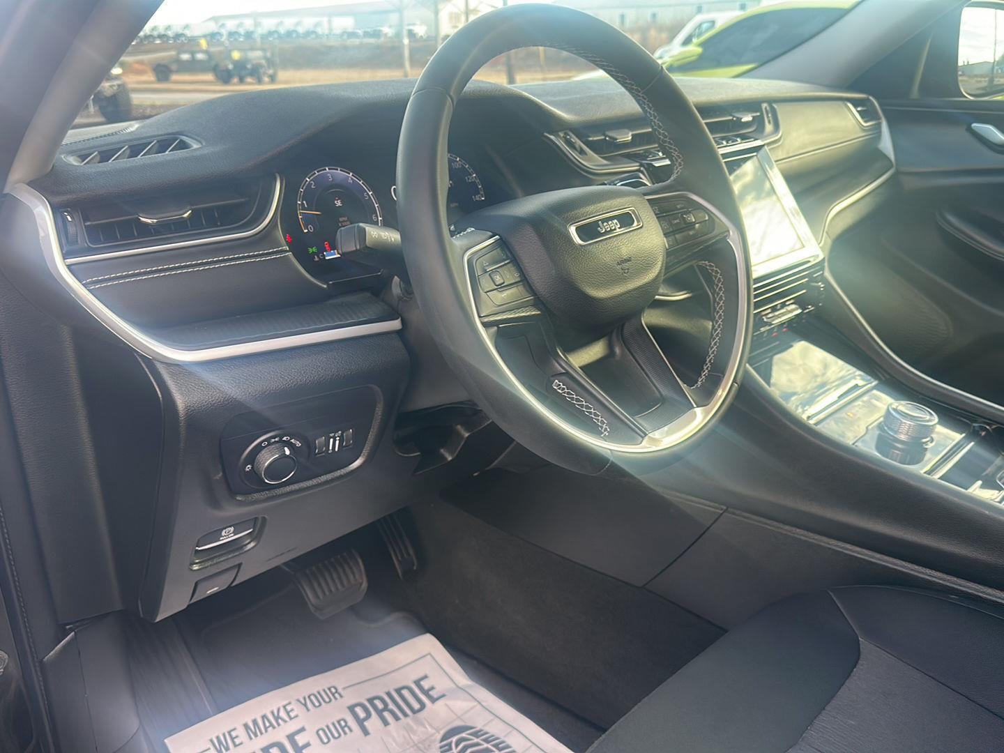 2023 Jeep Grand Cherokee L Laredo 4x4