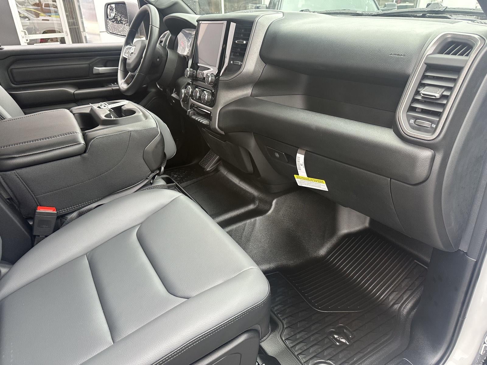 2026 RAM 1500 RAM 1500 TRADESMAN QUAD CAB 4X4 6'4' BOX