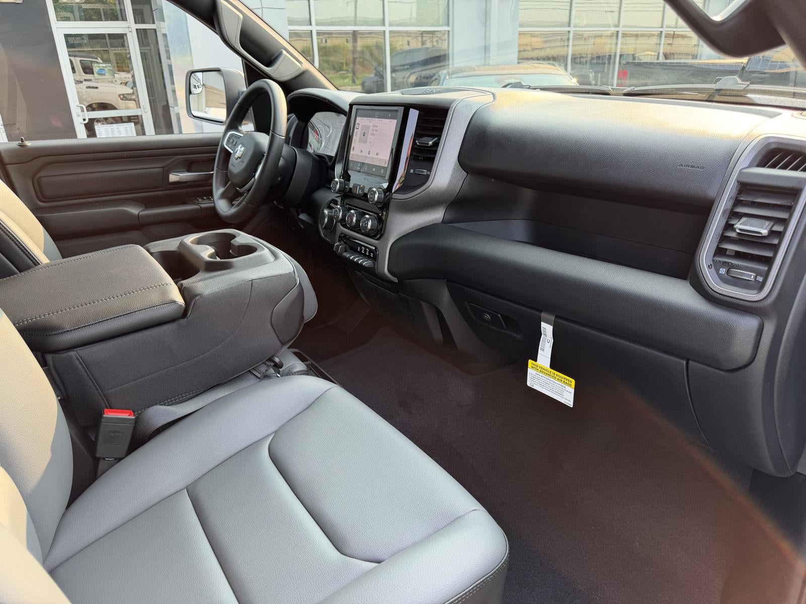 2026 RAM 1500 RAM 1500 TRADESMAN QUAD CAB 4X4 6'4' BOX