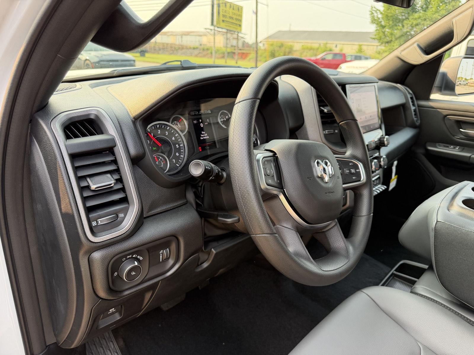 2026 RAM 1500 RAM 1500 TRADESMAN QUAD CAB 4X4 6'4' BOX
