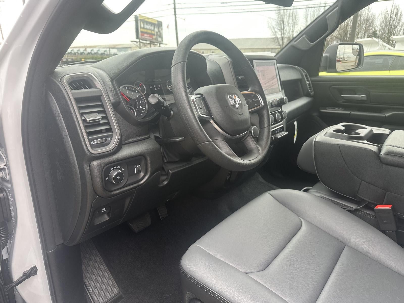 2026 RAM 1500 RAM 1500 TRADESMAN QUAD CAB 4X4 6'4' BOX