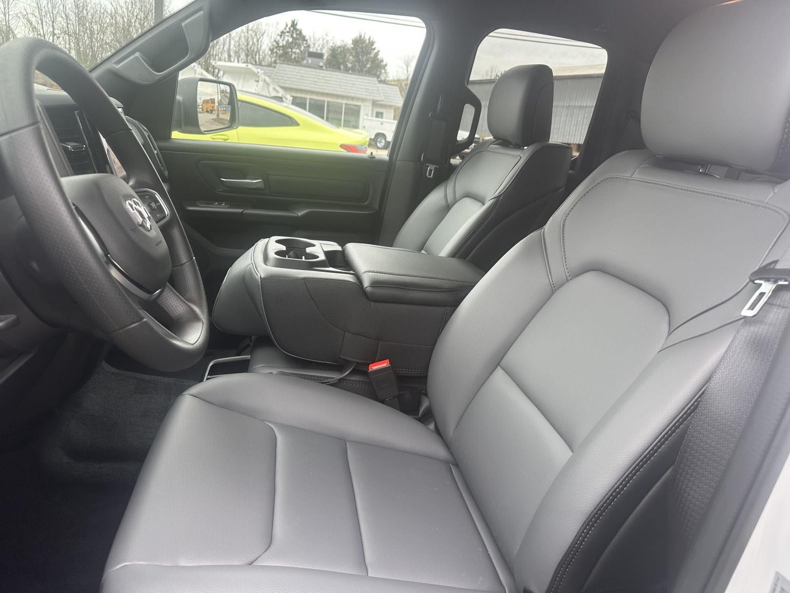 2026 RAM 1500 RAM 1500 TRADESMAN QUAD CAB 4X4 6'4' BOX