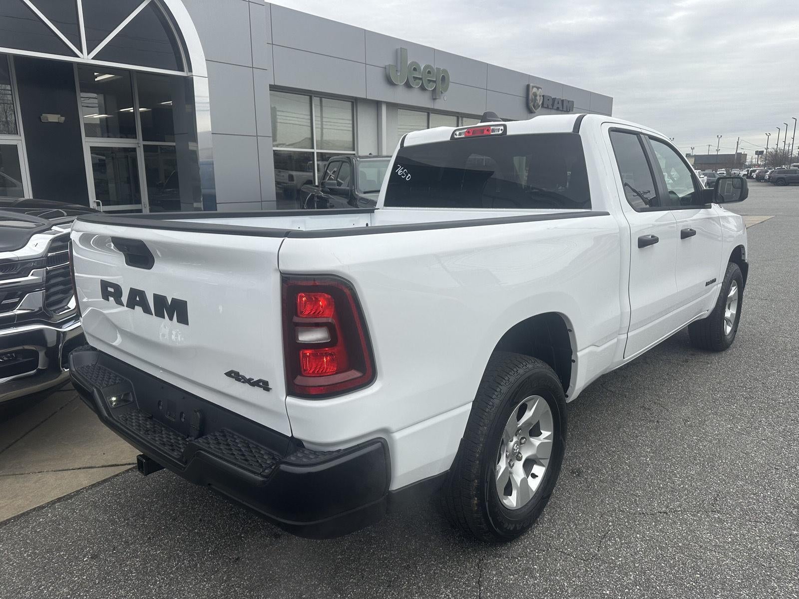 2026 RAM 1500 RAM 1500 TRADESMAN QUAD CAB 4X4 6'4' BOX