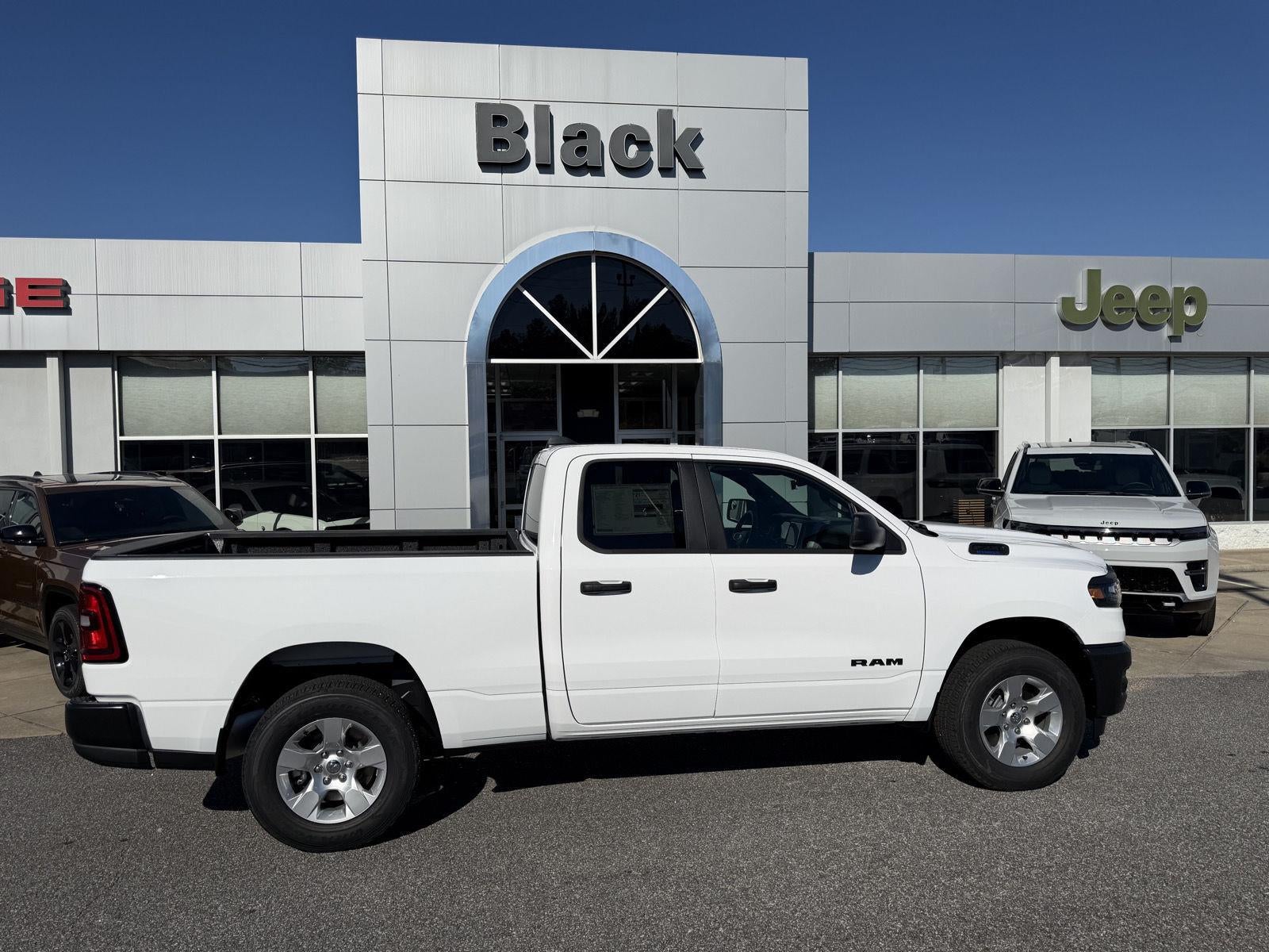 2027 RAM 1500 RAM 1500 TRADESMAN QUAD CAB 4X4 6'4' BOX