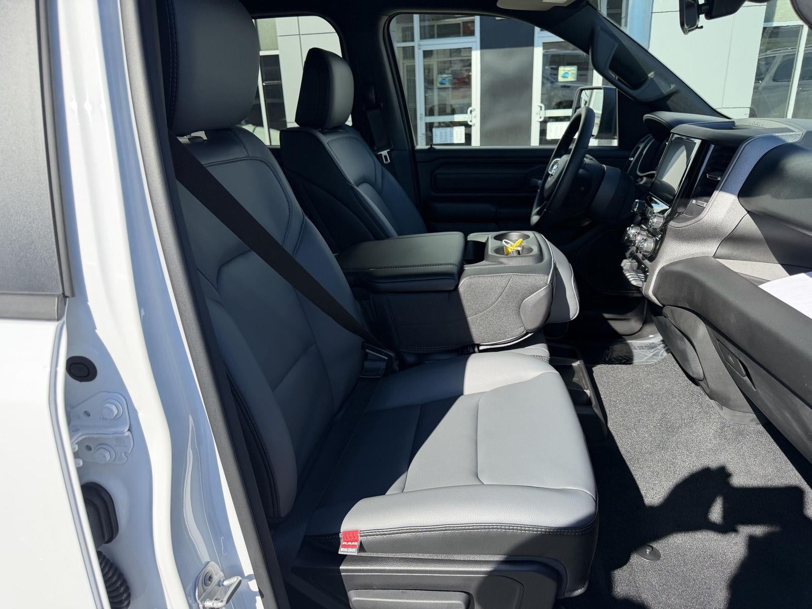2027 RAM 1500 RAM 1500 TRADESMAN QUAD CAB 4X4 6'4' BOX