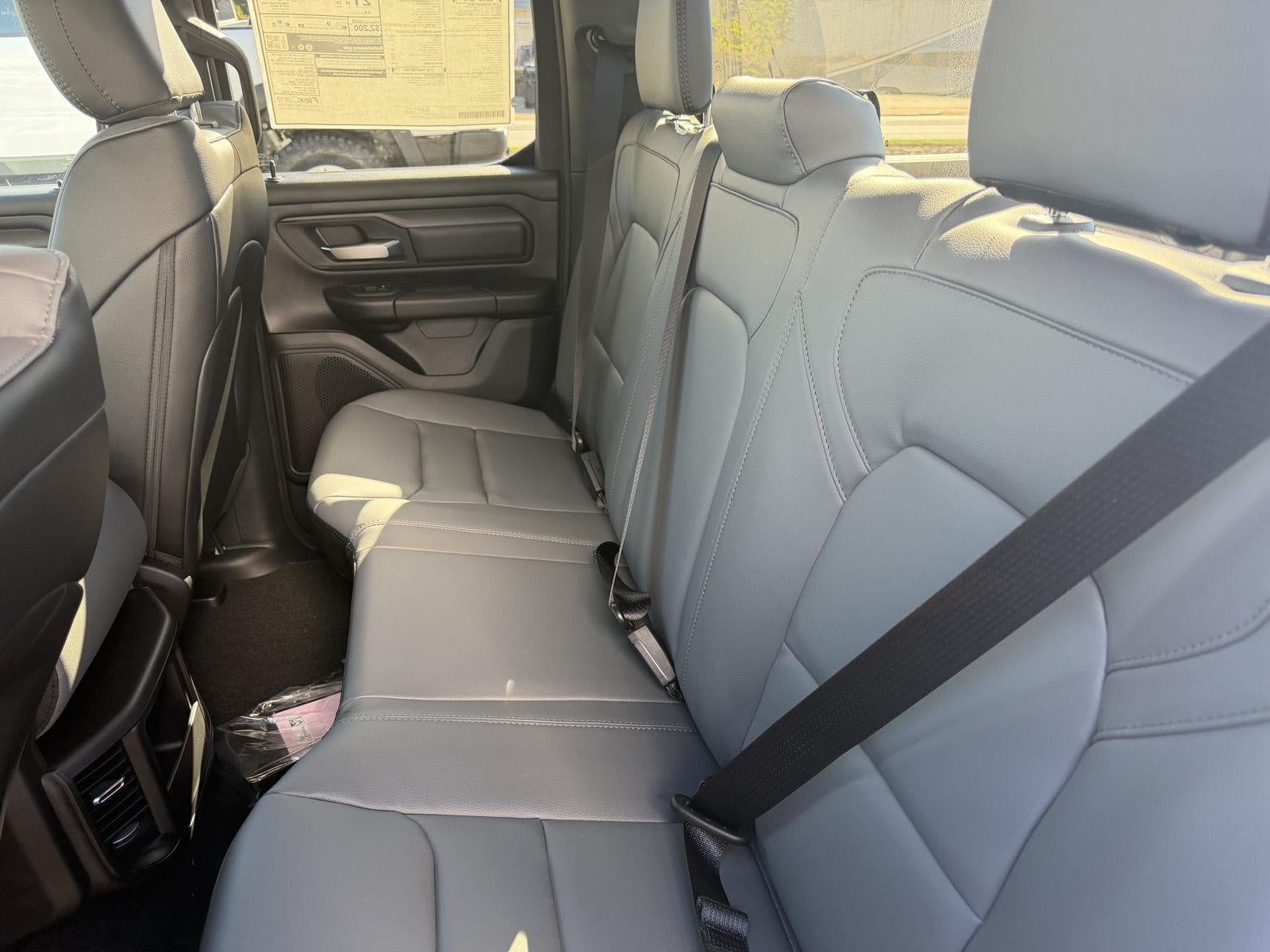 2027 RAM 1500 RAM 1500 TRADESMAN QUAD CAB 4X4 6'4' BOX