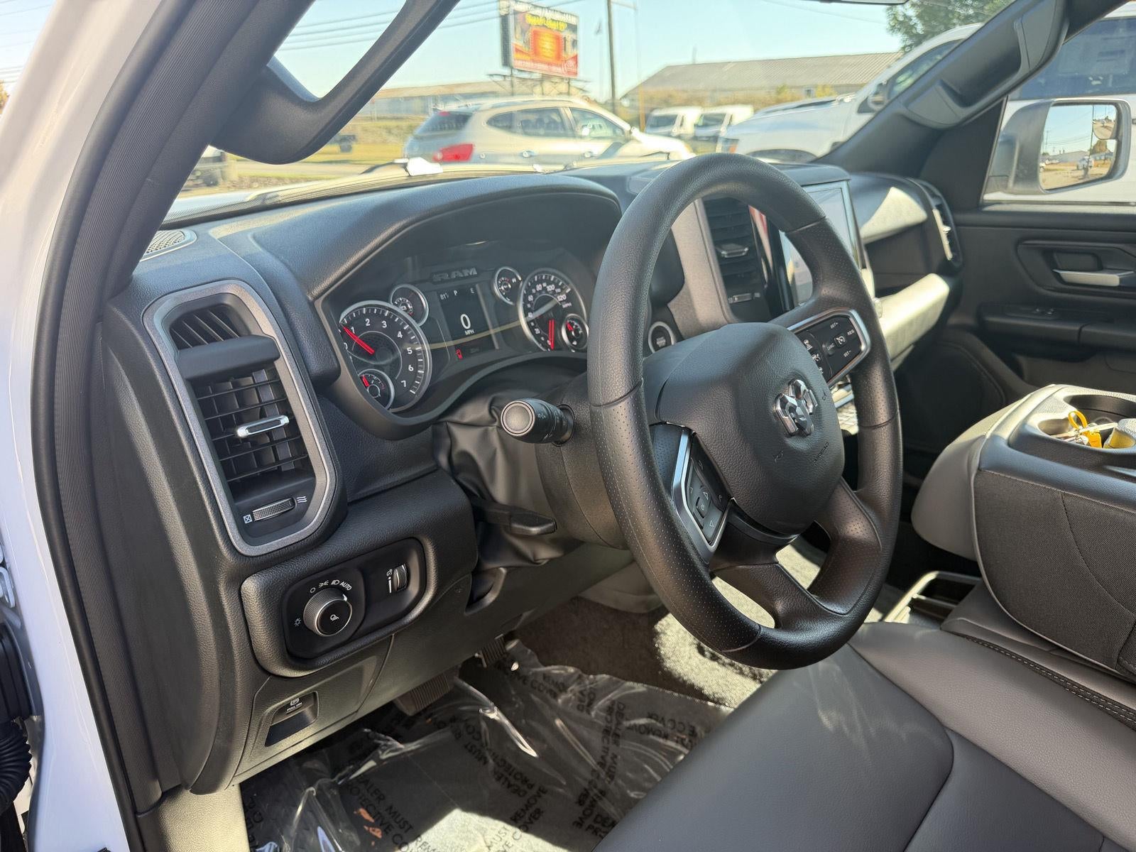 2027 RAM 1500 RAM 1500 TRADESMAN QUAD CAB 4X4 6'4' BOX