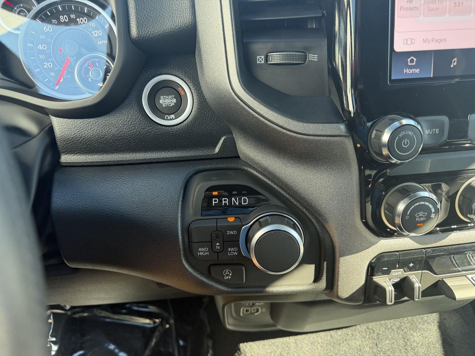 2027 RAM 1500 RAM 1500 TRADESMAN QUAD CAB 4X4 6'4' BOX