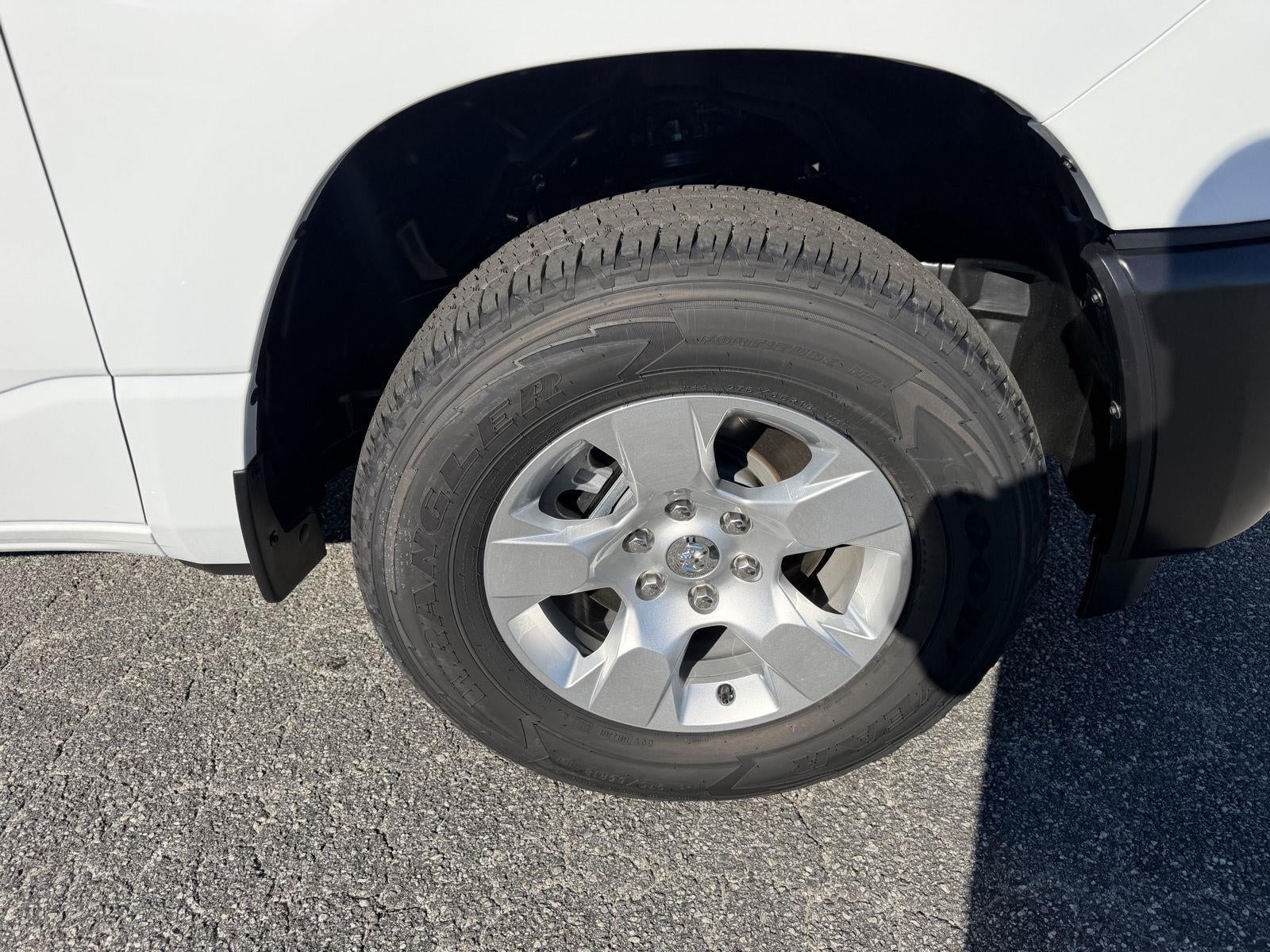 2027 RAM 1500 RAM 1500 TRADESMAN QUAD CAB 4X4 6'4' BOX