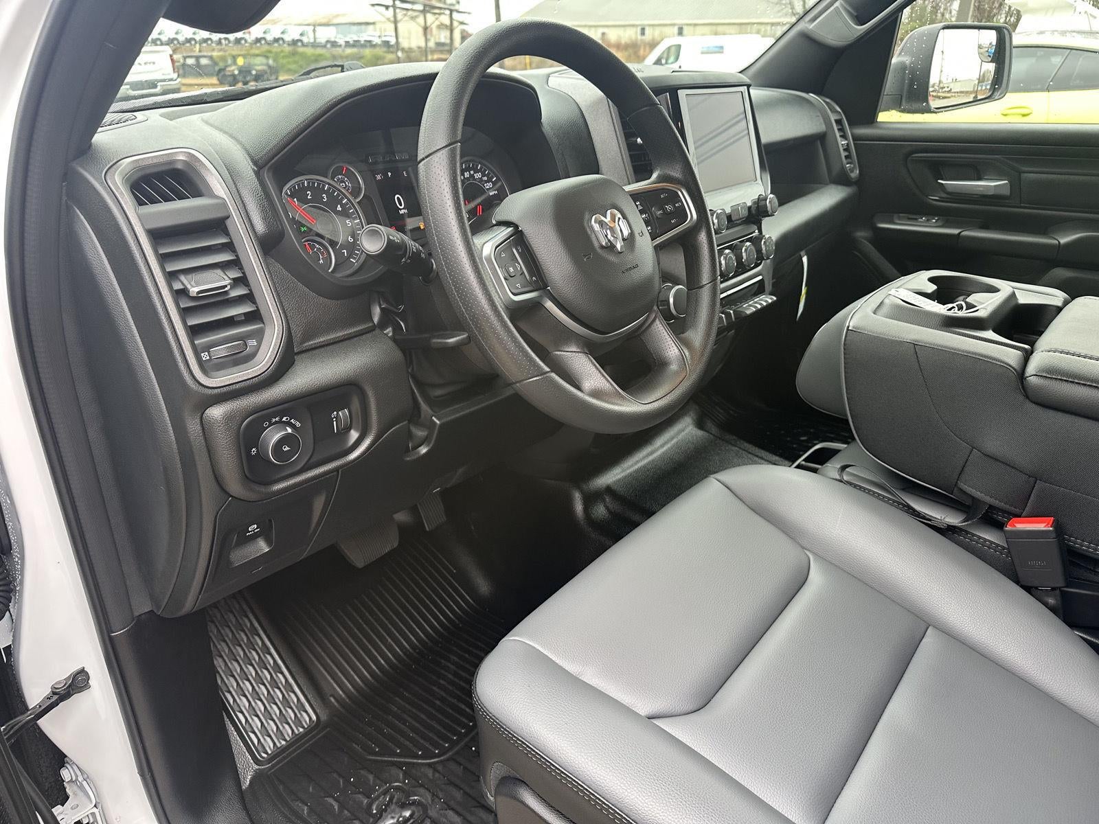 2026 RAM 1500 RAM 1500 TRADESMAN QUAD CAB 4X4 6'4' BOX