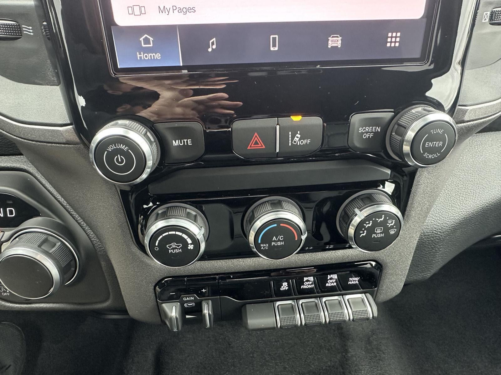 2026 RAM 1500 RAM 1500 TRADESMAN QUAD CAB 4X4 6'4' BOX