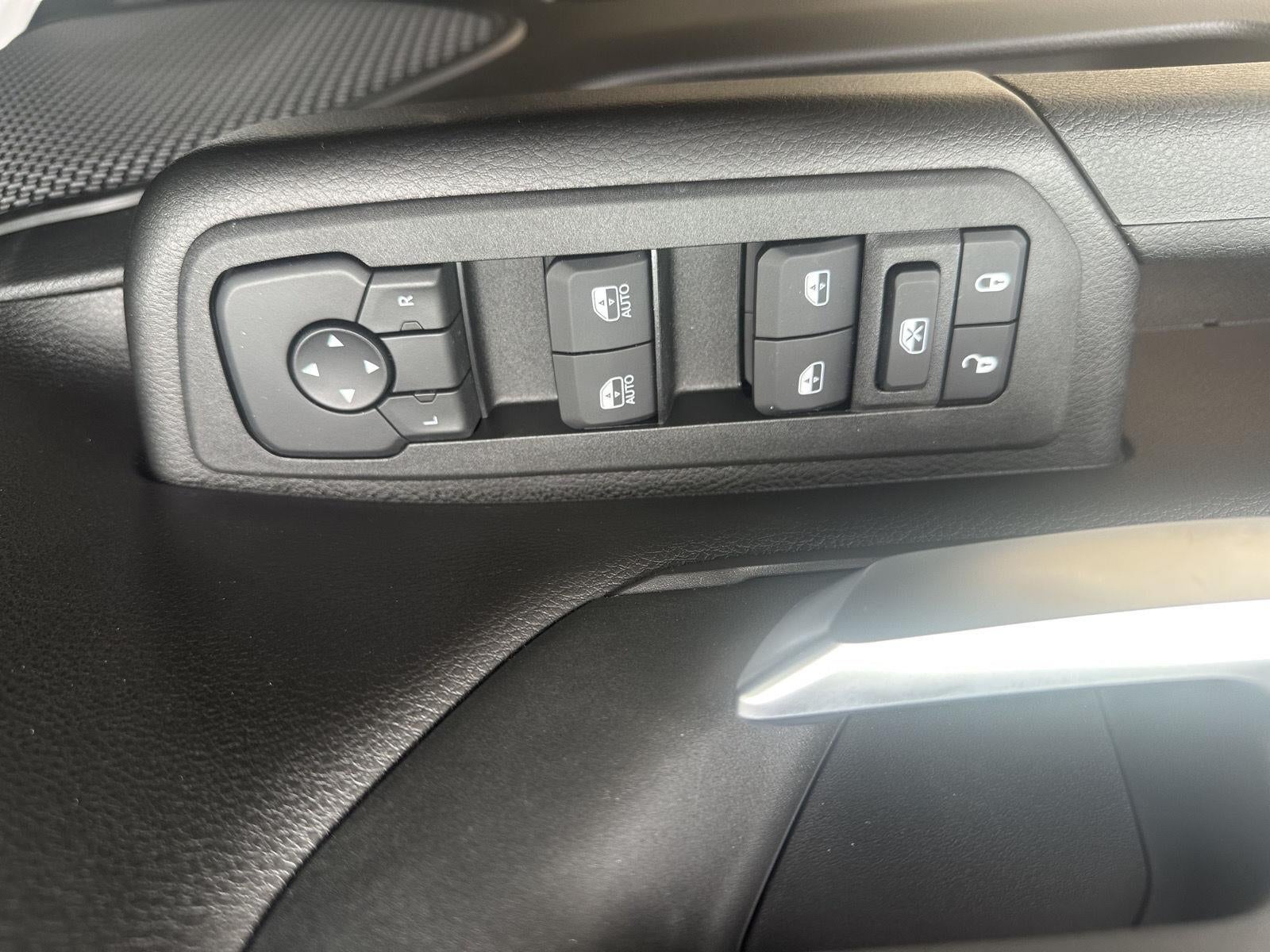 2026 RAM 1500 RAM 1500 TRADESMAN QUAD CAB 4X4 6'4' BOX