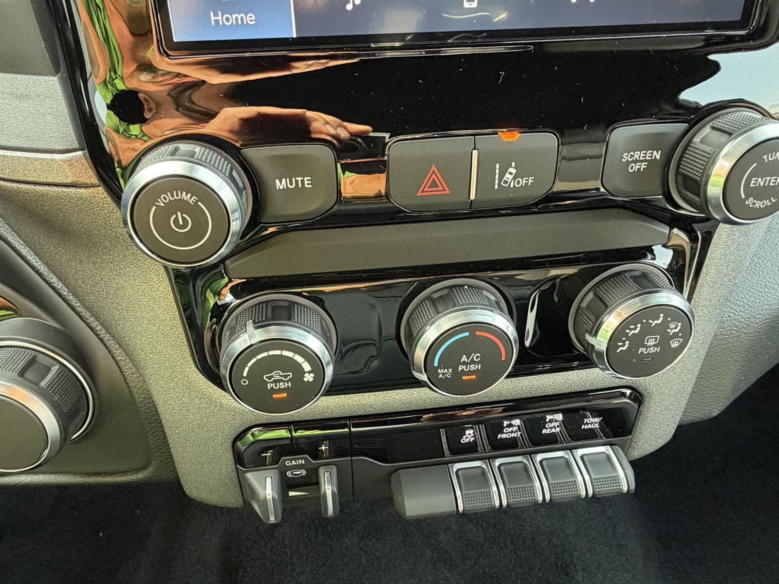 2026 RAM 1500 RAM 1500 TRADESMAN QUAD CAB 4X4 6'4' BOX