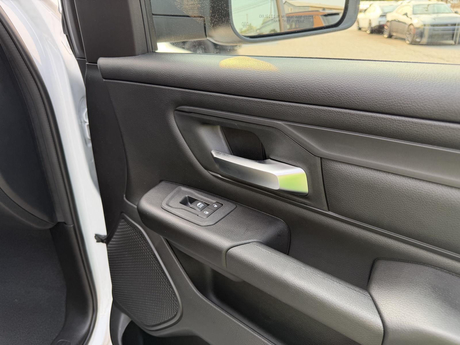 2026 RAM 1500 RAM 1500 TRADESMAN QUAD CAB 4X4 6'4' BOX