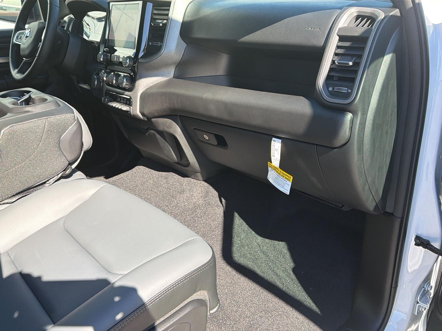 2027 RAM 1500 RAM 1500 TRADESMAN QUAD CAB 4X4 6'4' BOX