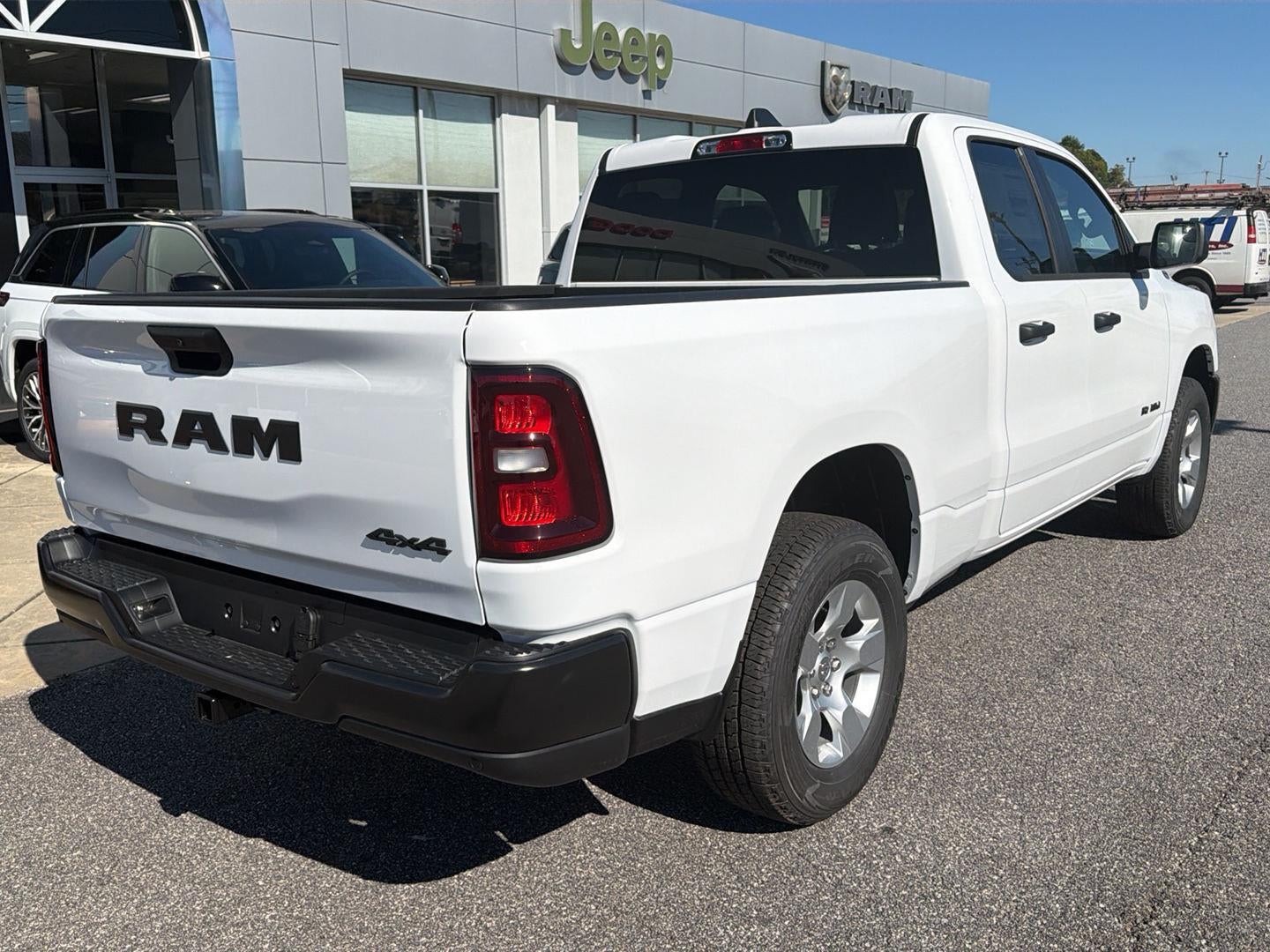 2027 RAM 1500 RAM 1500 TRADESMAN QUAD CAB 4X4 6'4' BOX