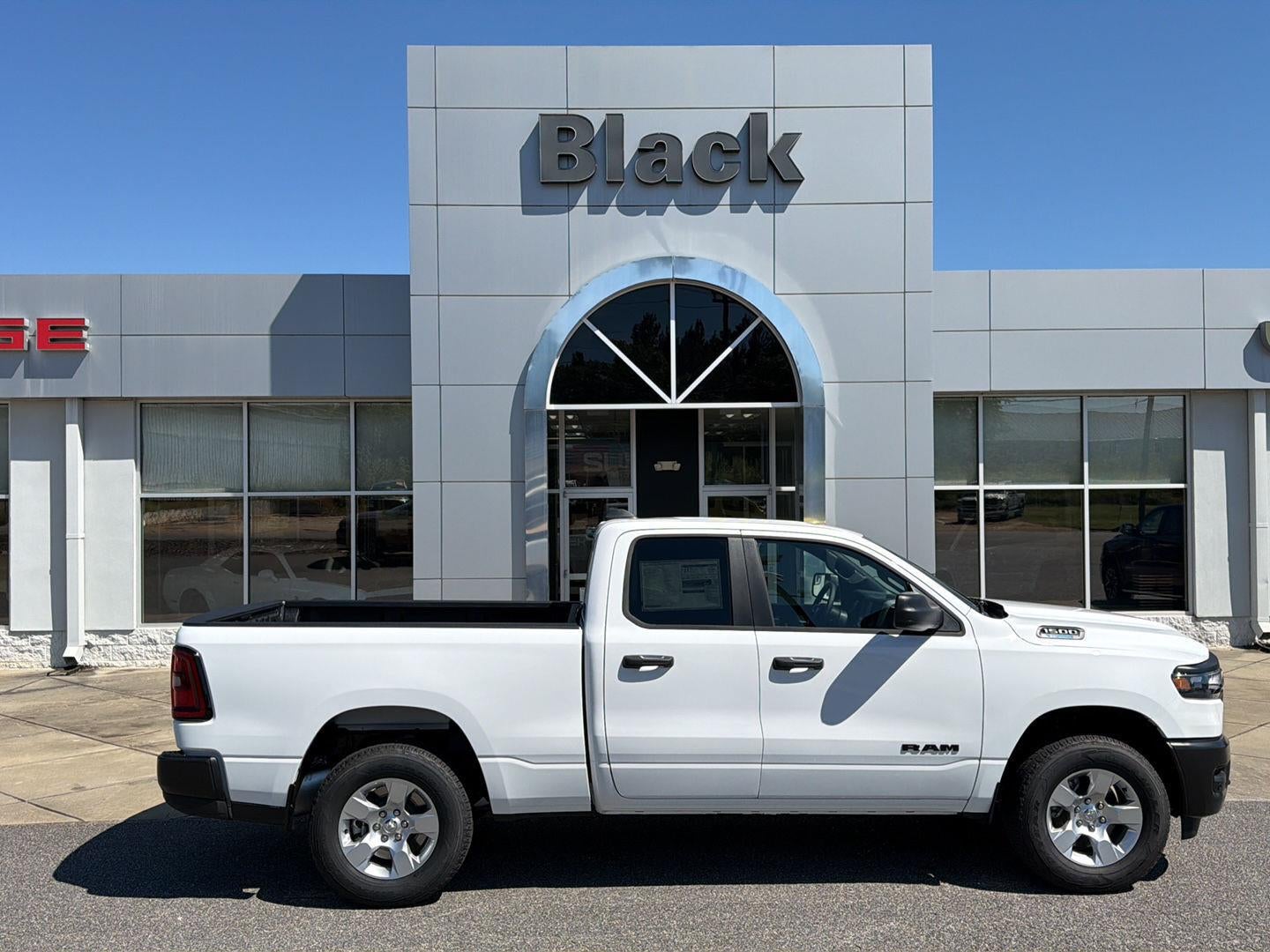 2027 RAM 1500 RAM 1500 TRADESMAN QUAD CAB 4X4 6'4' BOX