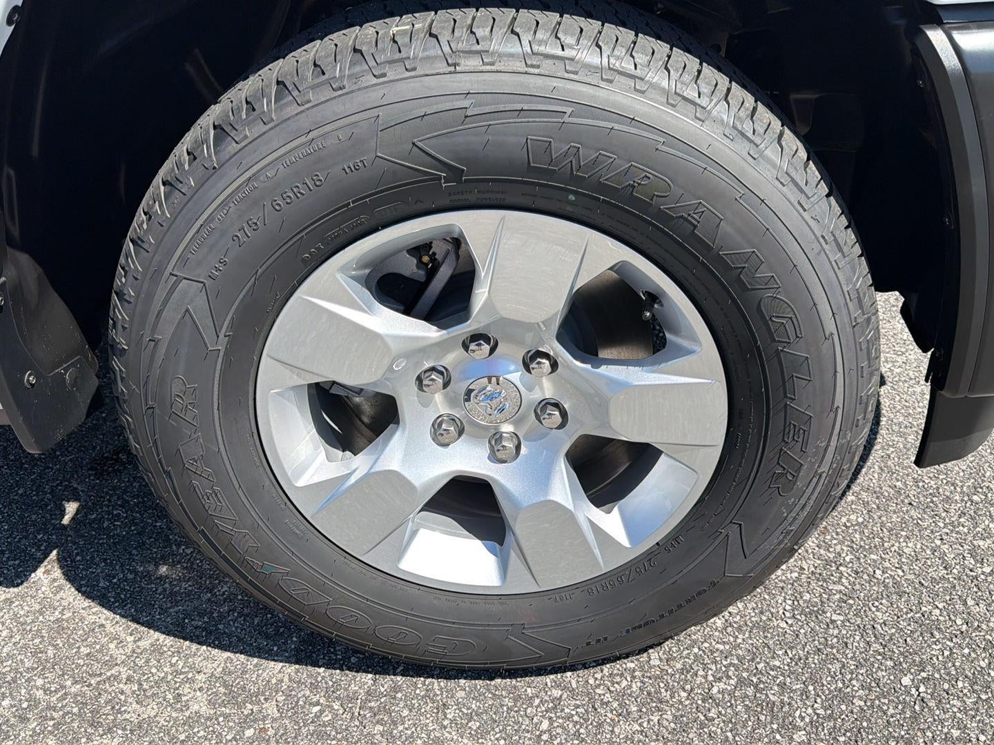 2027 RAM 1500 RAM 1500 TRADESMAN QUAD CAB 4X4 6'4' BOX