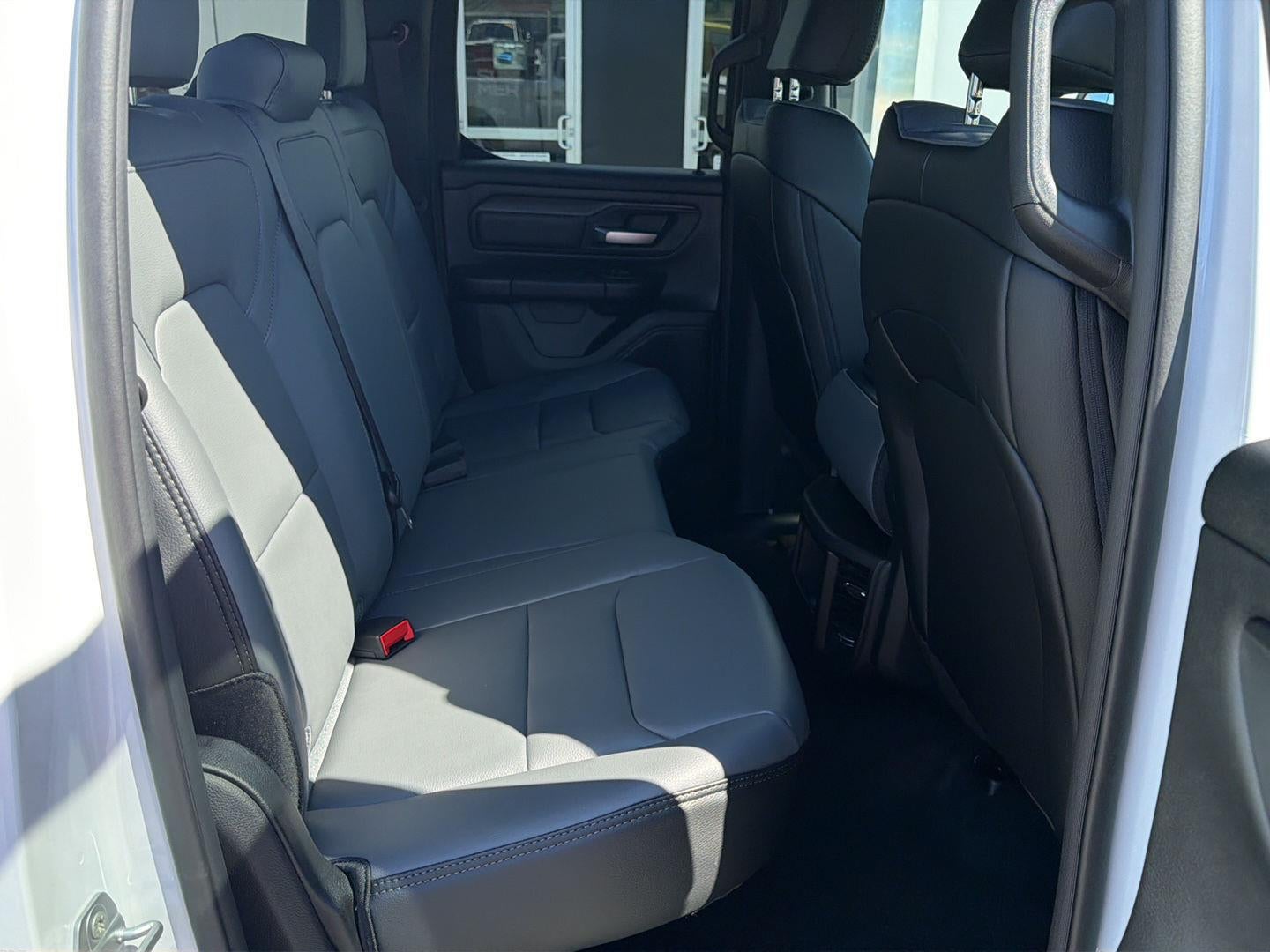 2027 RAM 1500 RAM 1500 TRADESMAN QUAD CAB 4X4 6'4' BOX