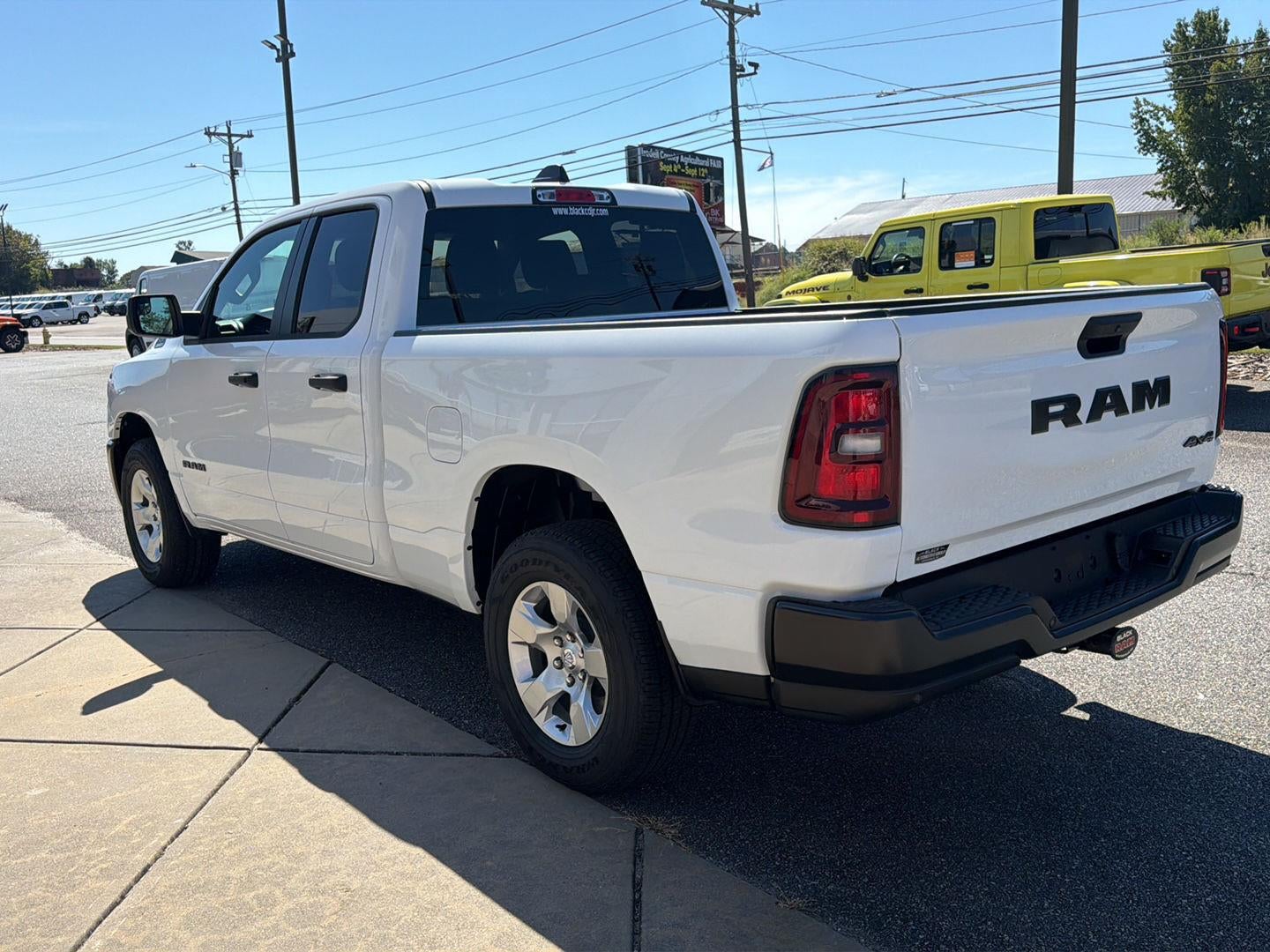 2027 RAM 1500 RAM 1500 TRADESMAN QUAD CAB 4X4 6'4' BOX