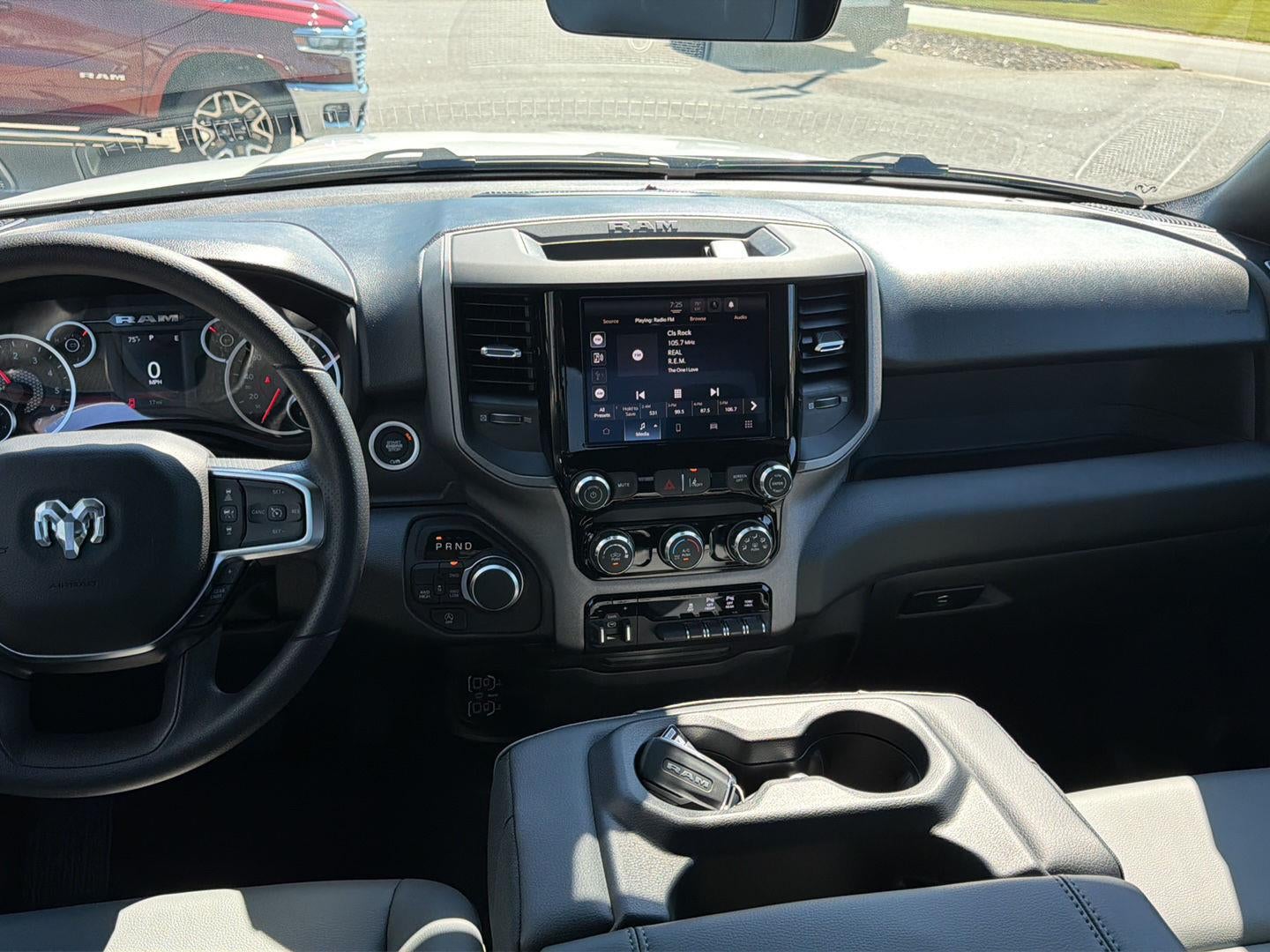2027 RAM 1500 RAM 1500 TRADESMAN QUAD CAB 4X4 6'4' BOX