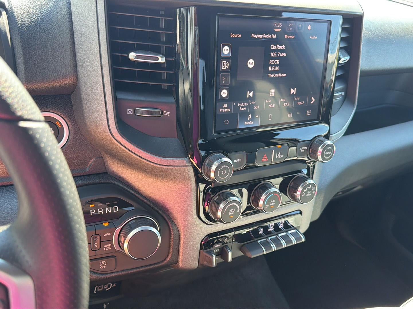 2027 RAM 1500 RAM 1500 TRADESMAN QUAD CAB 4X4 6'4' BOX