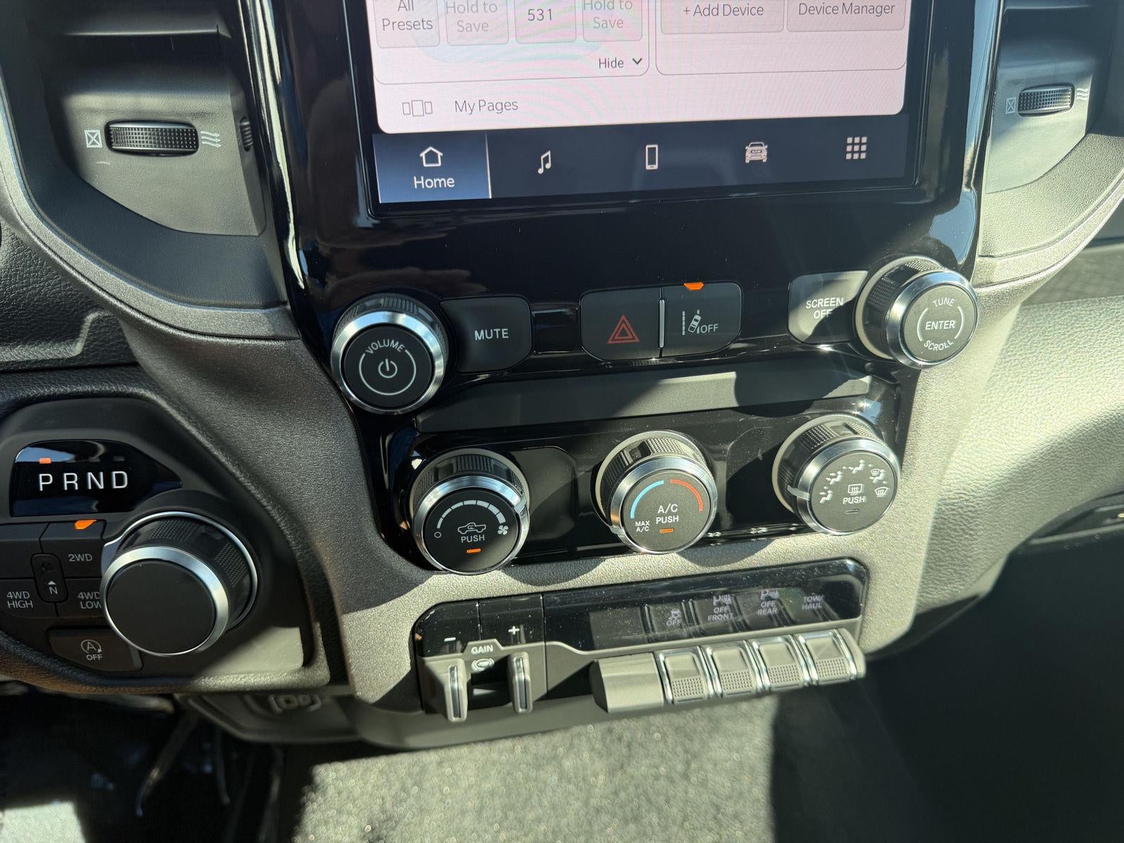 2027 RAM 1500 RAM 1500 TRADESMAN QUAD CAB 4X4 6'4' BOX
