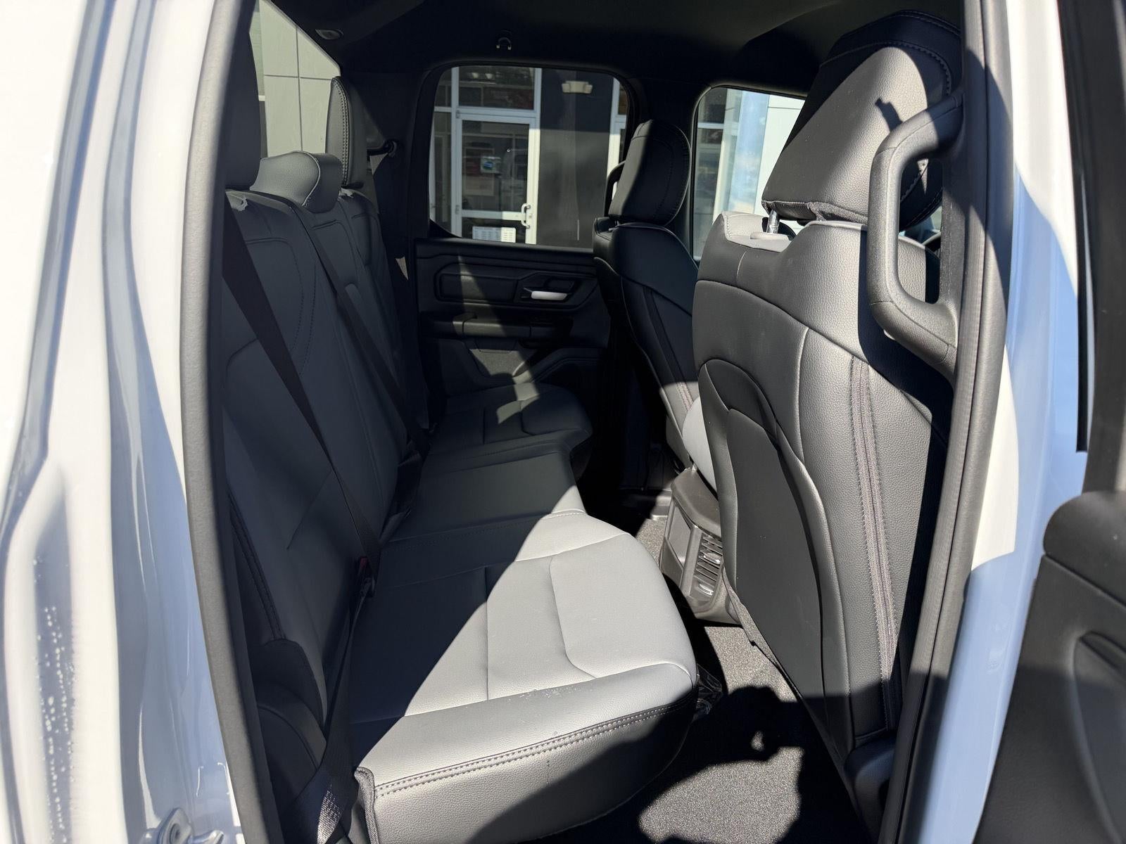 2027 RAM 1500 RAM 1500 TRADESMAN QUAD CAB 4X4 6'4' BOX