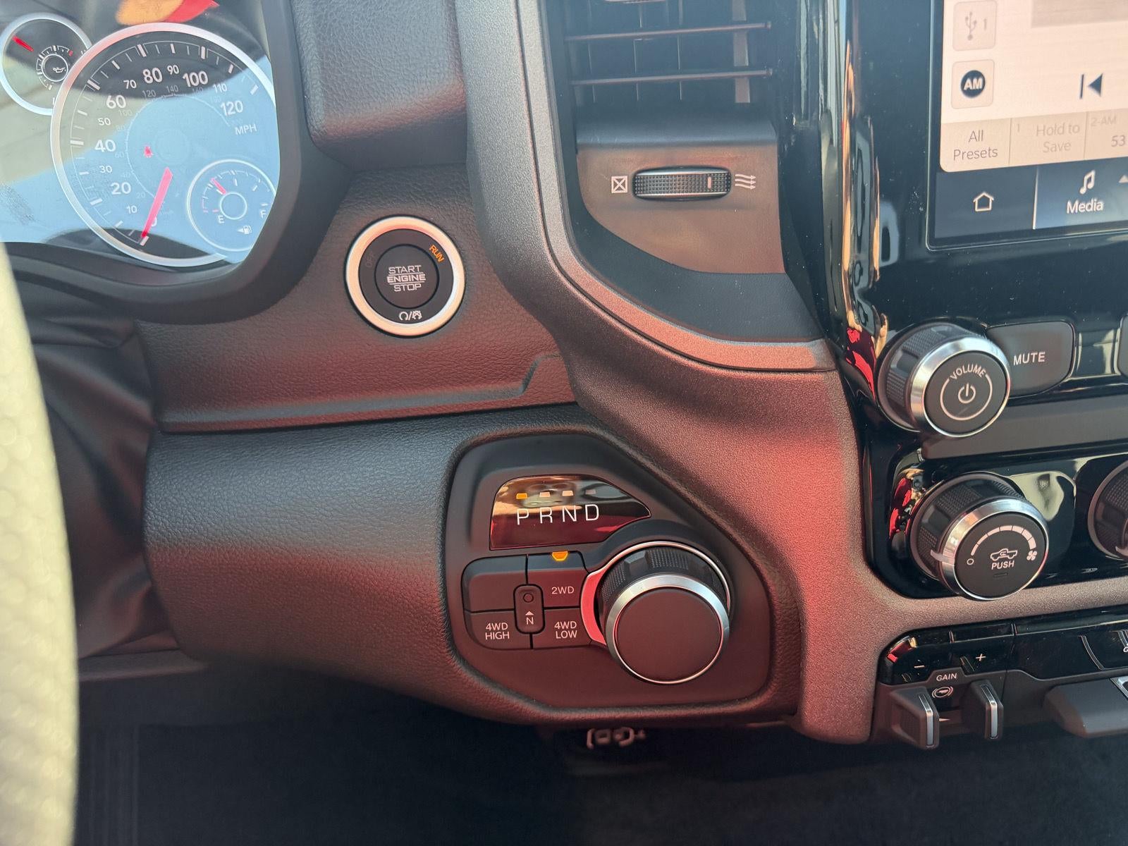 2027 RAM 1500 RAM 1500 TRADESMAN CREW CAB 4X4 5'7' BOX