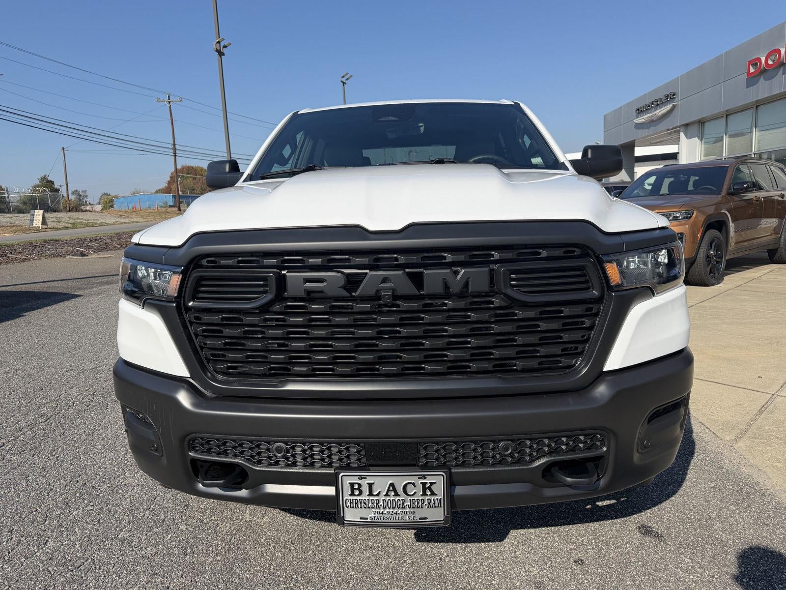 2027 RAM 1500 RAM 1500 TRADESMAN CREW CAB 4X4 5'7' BOX